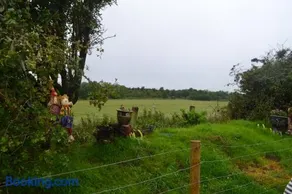 Peaceful Shepherd's Hut next to Horse Field - Image 4