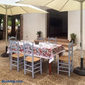 Luxurious Villa in Córdoba + Pool - Image 1