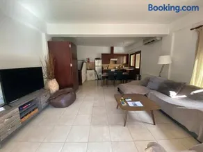 Gold Mountain House - Image 4