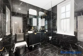Perfect 2BR Harbour View Apartment - Image 3