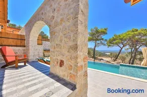 Spacious 2BR Stone Villa with Pool & BBQ - Image 2