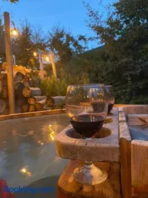 Romantic house with hot tub - Image 3