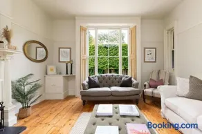 Victorian House Sleeps 14 Pool and Gardens - Image 3