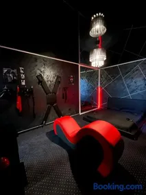 Adult only fantasy room - Image 2