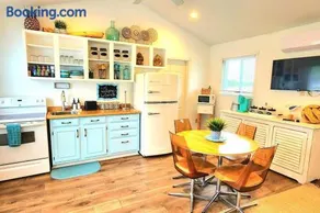 Cottage lake view with Deck and BBQ Grill - Image 3