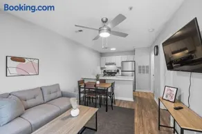 Fayetteville Bright & Chic Suite I Onsite Parking - Image 1