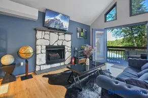 5 Bedroom Cozy Retreat Lakefront - Image 4
