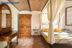 Cottage with private pool - Image 1