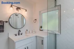 Luxury Tiny Home 2 Miles from Downtown Orlando - Image 3
