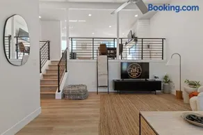 Spacious home with Game Room Hot Tub & Sauna - Image 2