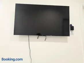 Modern Comfort - Minimal Style - Image 2