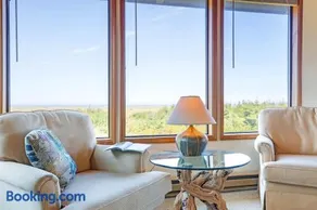Haven Hideaway - Ocean Views from Every Room - Image 1