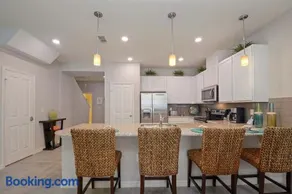 Four Bedrooms Townhouse 5102 - Image 4