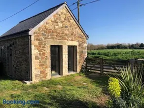 Maisonnette en pierre entre terre et mer - Image 1