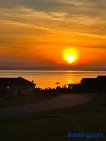 Beach Getaway Ocean View, Epic Sunsets, Walk Beach - Image 2