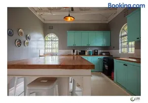 Nyeri 4BR Farmhouse Retreat Valley Views - Image 2