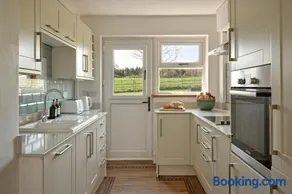 Horseshoe House at Pudleston Court - Image 3