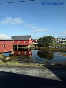 Historic Seaside Fishermans House in the Heart of Bud - Image 3