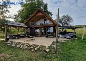 Luxury Reed House - Image 3