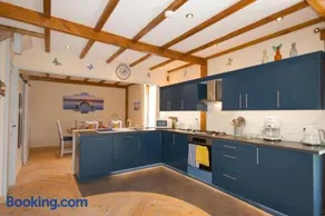 Bulat-Pestivien Retreat with 4 spacious Bedrooms - Image 4