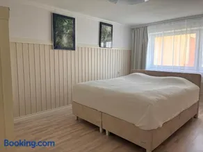 Stylish & Bright ARTpartment- Family -Friendly - Image 3