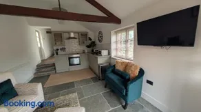 The Apple Store Cottage at Cefn Tilla - Image 4