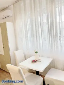 Gold Apartments - Image 5