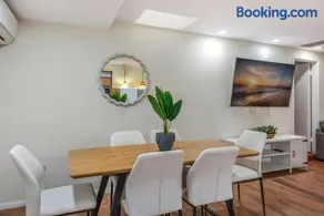Newly Renovated Home Spacious Close 2 Hospital - Image 1