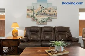 Arizona Desert Oasis w Heated Pool - Image 4