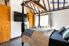 Beautiful 17th Century Cottage - Image 5