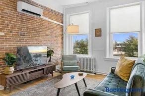 Kimball Apartment, Modern Studio on Main Street Ro - Image 3