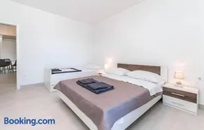 Apartments in Turanj, 20m from the beach - Image 3