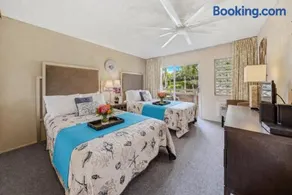 Beachfront - AC - 2 min Walk to Beach - Garden Corner Unit - 3 Pools - Image 3
