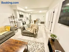 Cozy 1 Bedroom suite close to Airport - Image 4