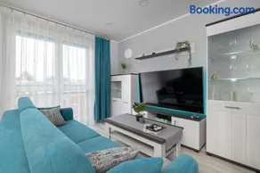 Spacious Apartment with Air Conditioning, Desk and Balcony by Noclegi Renters - Image 3