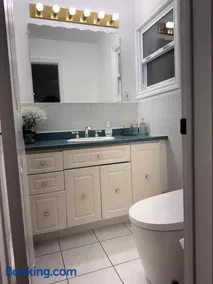 Newly upgraded luxury style home - Image 4