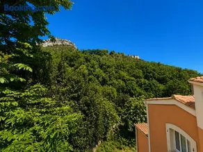 Charmant 3 pièces avec terrasse, vue mer et parking à Vence - Image 1