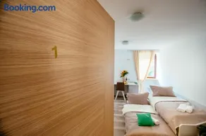 Sunny Rooms - Image 1