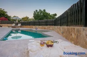 Golden Coast Boutique - Luxury Living - Image 5