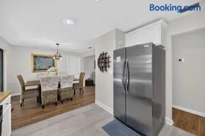 Historic Downtown Ocala Haven, King Bed, Near WEC, Sleeps 8 - Image 4