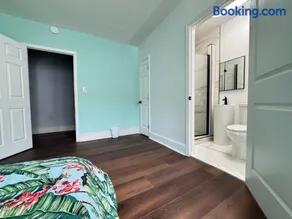 Beautiful RARE Condo 4Bedrooms Near Transportation - Image 2
