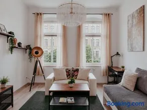 Gemütliche Erdgeschosswohnung auf dem Kaßberg mit Balkon und 2 Schlafzimmern - Image 3