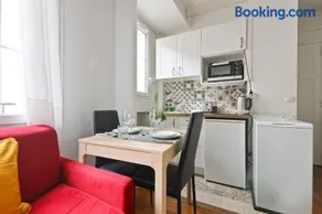 Heart of Paris Studio-2P Invalides Free Netflix - Image 2