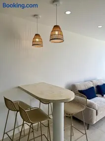 Coronado Beach Unique Balcony Apartment - Image 4