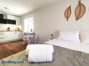 Lions corner - seaside studios - Image 1