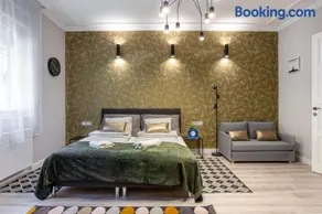 Buda Castle Serpentine Apartments - Image 4