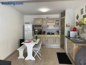 Grand studio avec piscine au coeur du village - Image 2