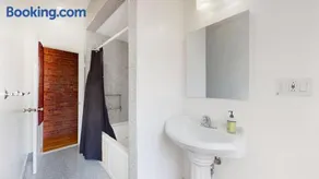 Sunny 4BR/2BA Retreat in Morningside Heights, NYC - Image 2