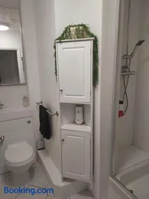 Capella - Peaceful, comfortable, rooms - Private Shower - Free Parking - corporate, professional, contractor, trades, crew, holiday, Village Stay - Image 3