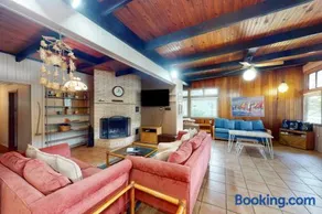 Funshine | Riverfront house in Mc Queeney with guest house, river views, grill - Image 1